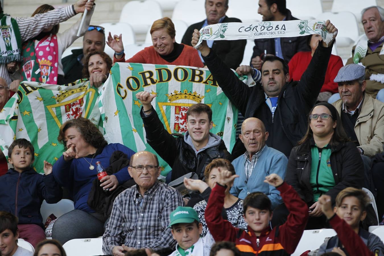 La grada del Córdoba-Cultural, en imágenes