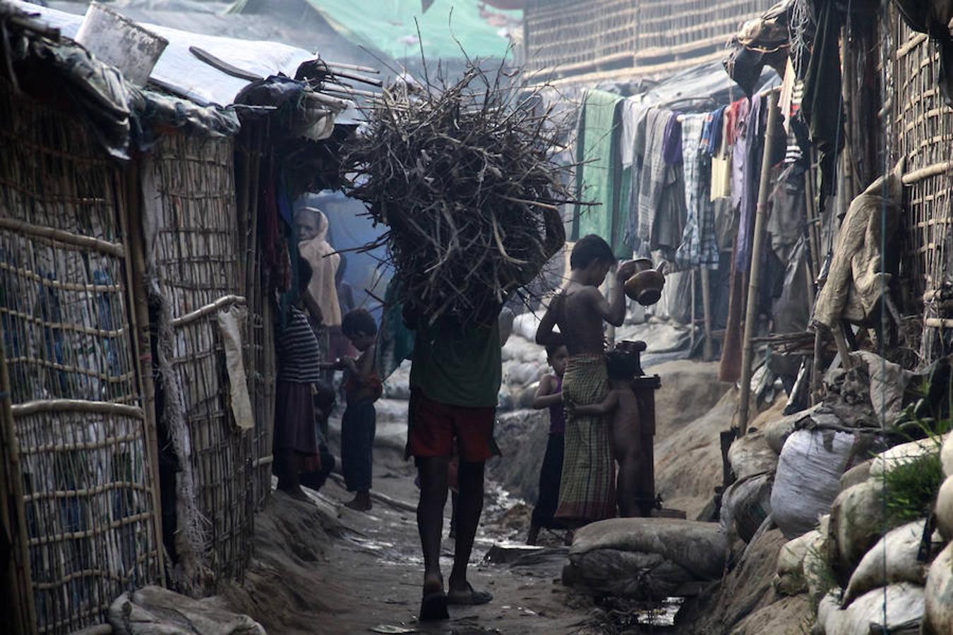 A los 400.000 refugiados que ya había en Bangladés se han sumado las 600.000 que han huido desde finales de agosto, hacinados en campos como el de Kutupalong. 