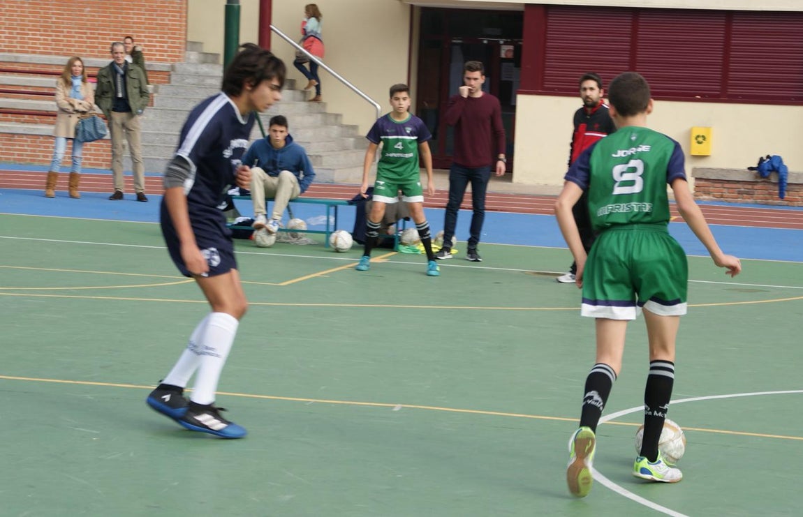Las mejores imágenes del partido de fútbol sala cadete masculino entre San Patricio Soto Azul y Maristas Chamberí