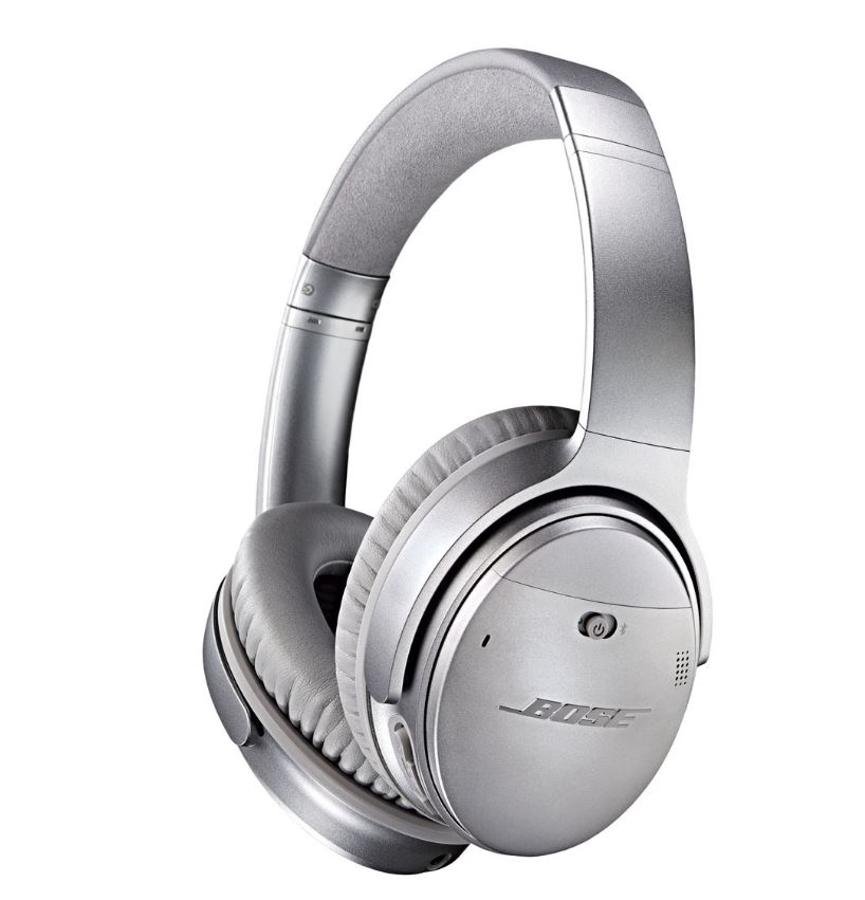 Bose QuietComfort 35. Estos auriculares inalámbricos ofrecen una calidad de audio equilibrada a cualquier volumen. Su batería da muchas posibilidades, permite 40 horas de música con cable y 20 sin cable, cuenta también con Bluetooth y NFC. Su precio rebajado en El Corte Inglés es de 302,97€