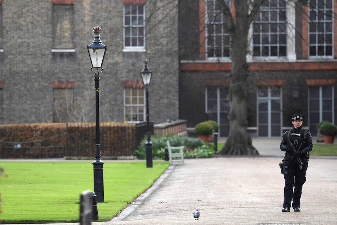 El esperado anuncio se ha hecho bajo un dispositivo de seguridad.. 