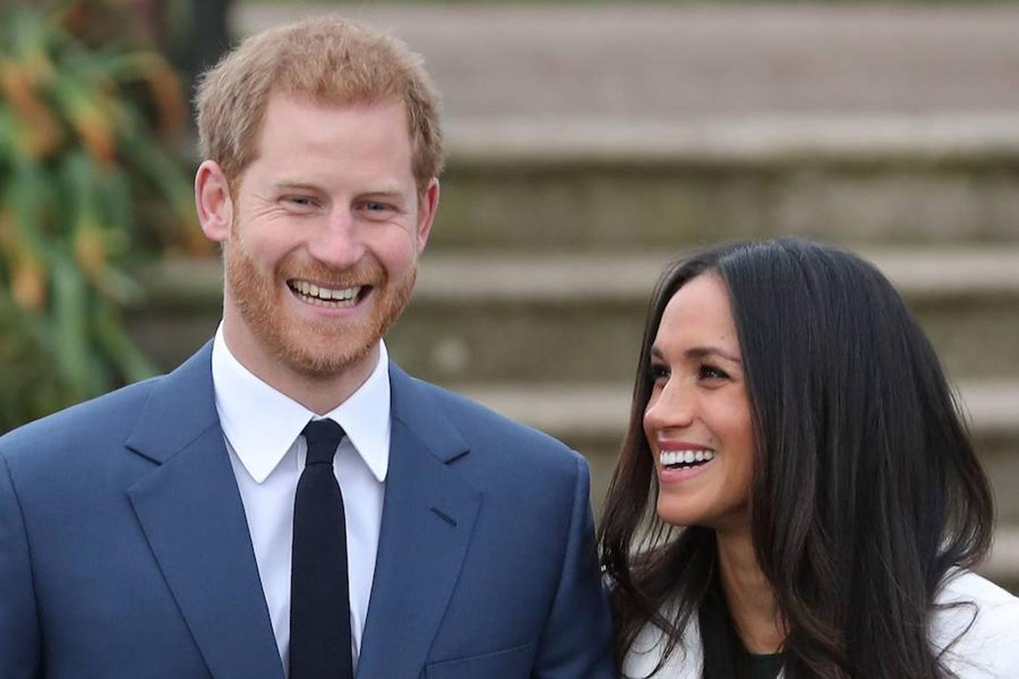 El Príncipe Enrique y Meghan Markle, en los jardines del Kensington Palace –al oeste de Londres– han anunciado su boda.. 