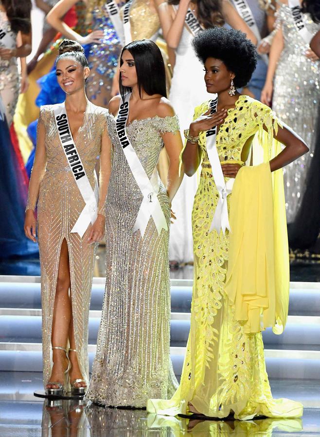 Las tres finalistas antes de la coronación. 