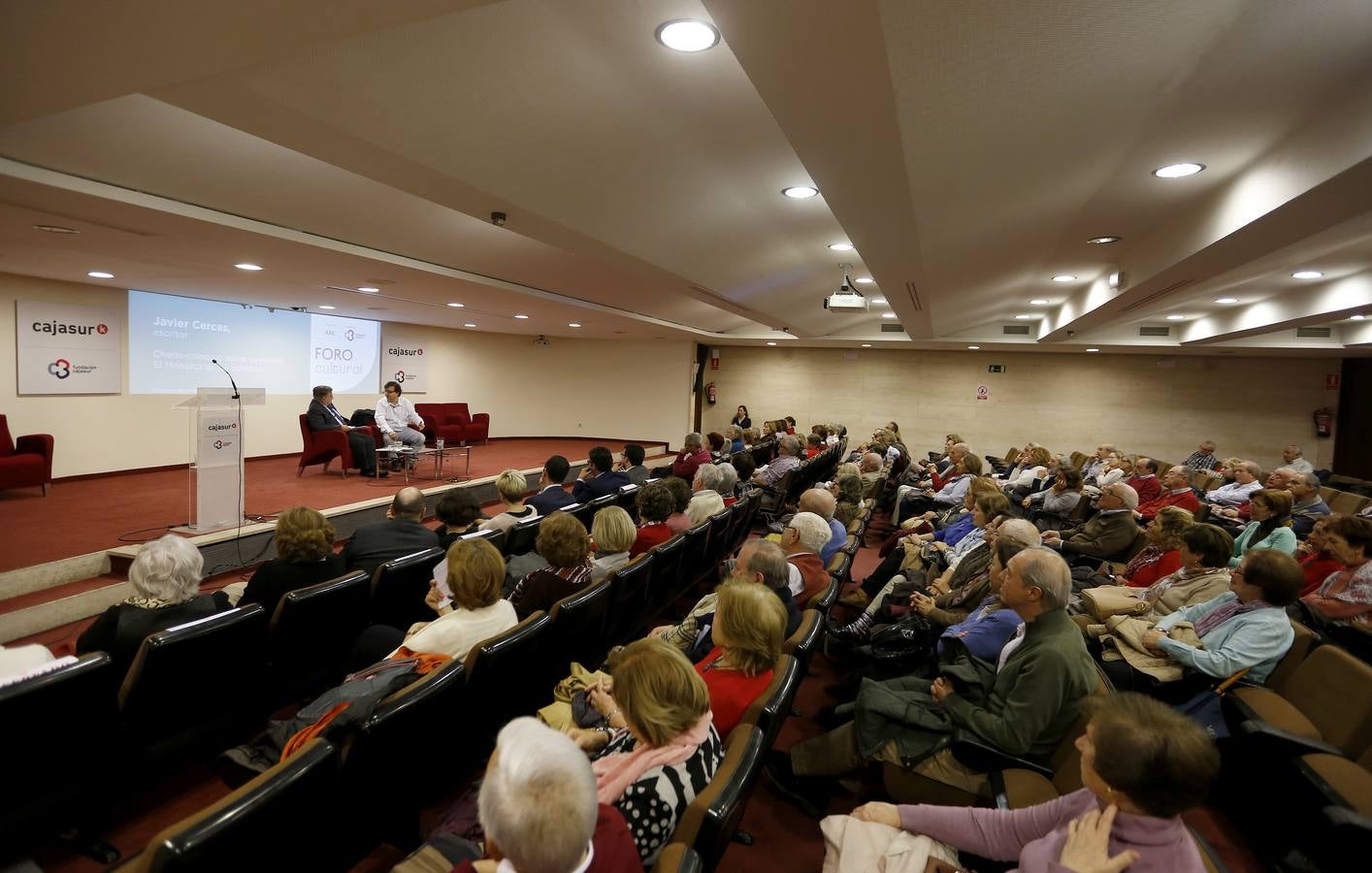 Las imágenes de Javier Cercas en el Foro Cultural de ABC