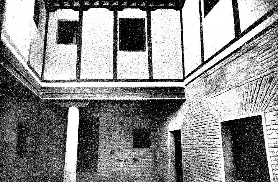 Patio principal del edificio de la Santa Hermandad recién restaurado en 1958. 