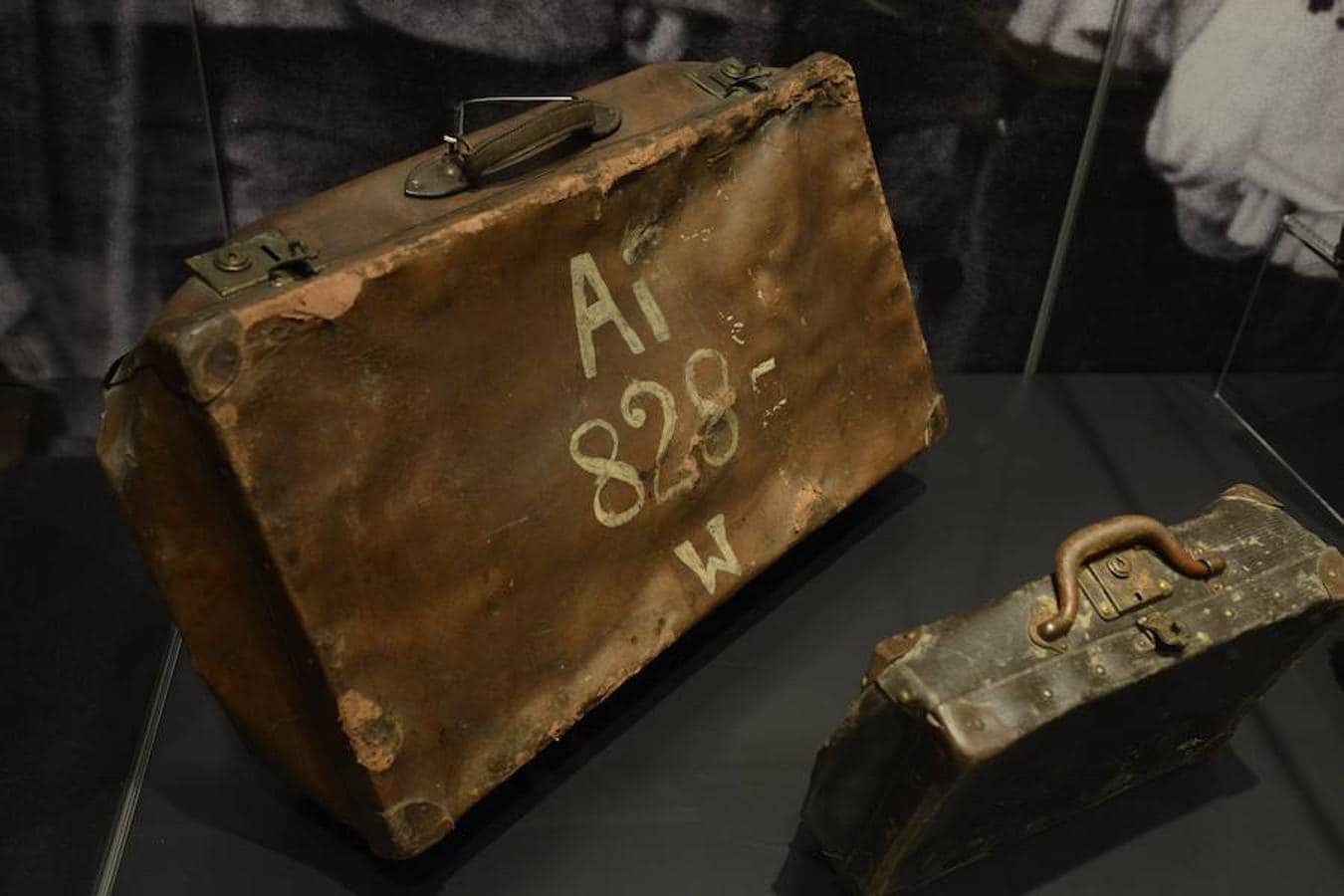 10. Cuenta con más de 600 piezas originales, el 95 por ciento de las cuales no habían salido nunca del Museo Estatal de Auschwitz Birkenau