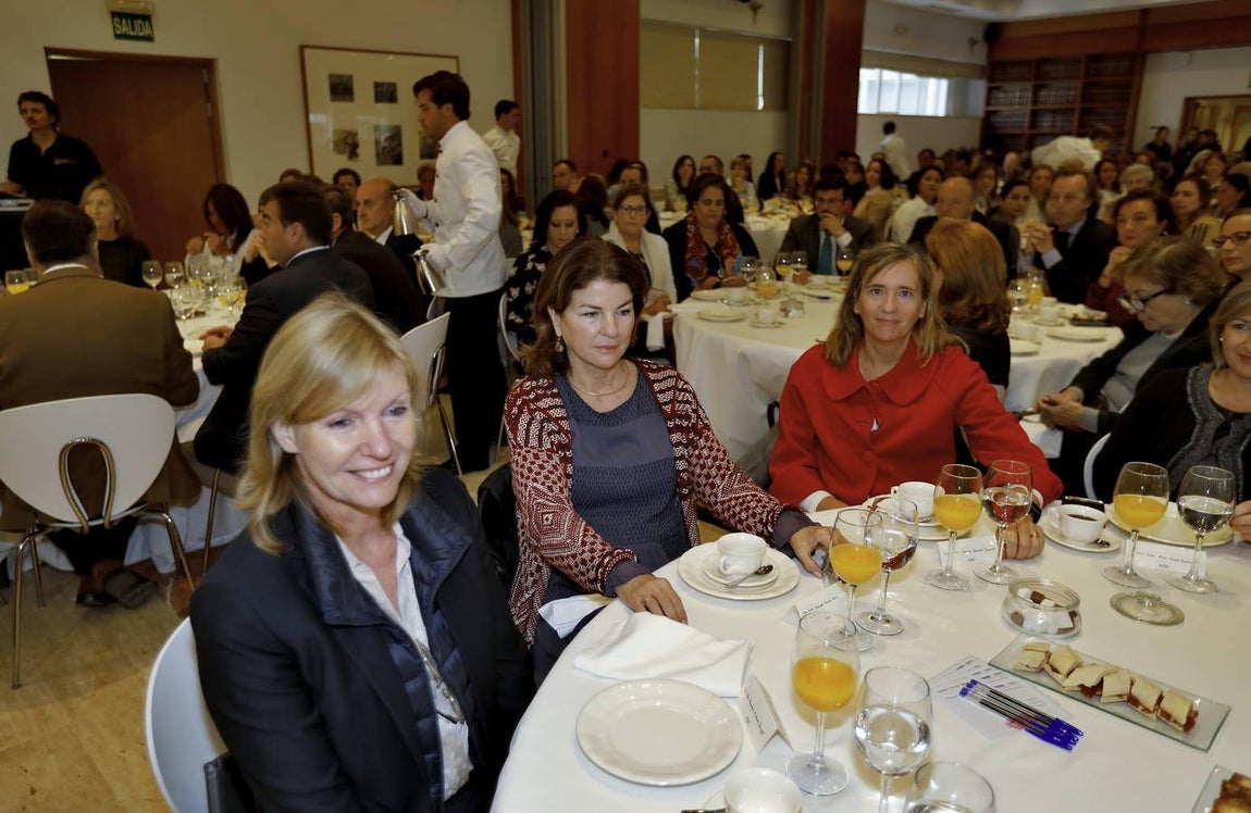 La clausura de «Andalucía en Femenino» con Fátima Báñez, en imágenes