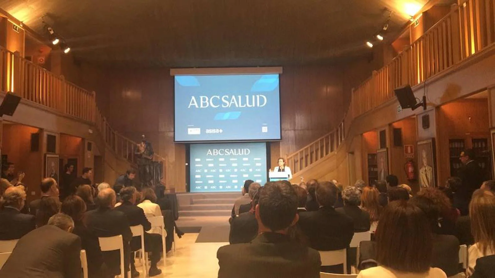 Gala de entrega de los VII Premios  ABC Salud, en imágenes. La ministra de Sanidad ha cerrado la entrega con un breve discurso.