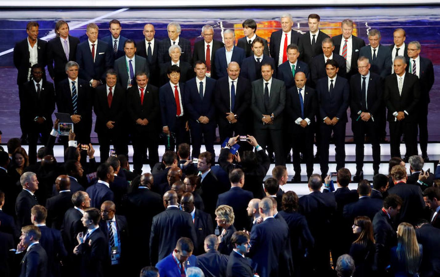 Foto de familia de los seleccionadores. Reuters