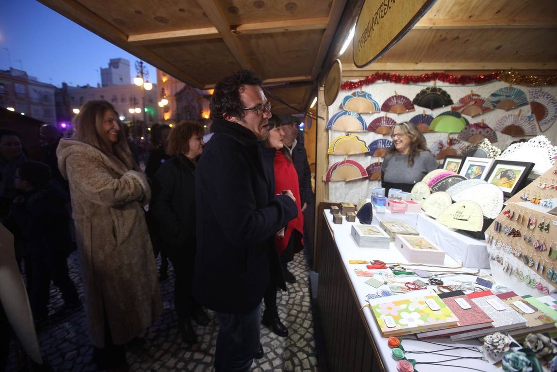 Cádiz se ilumina para recibir a la Navidad