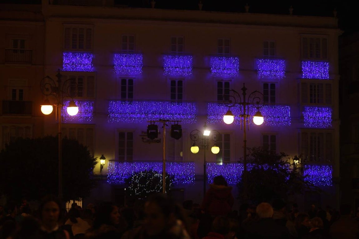 Cádiz se ilumina para recibir a la Navidad