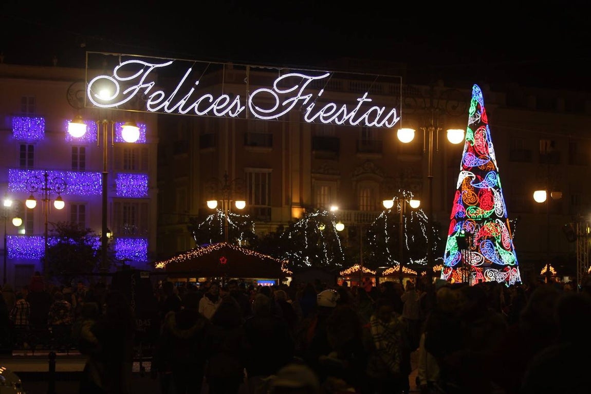 Cádiz se ilumina para recibir a la Navidad
