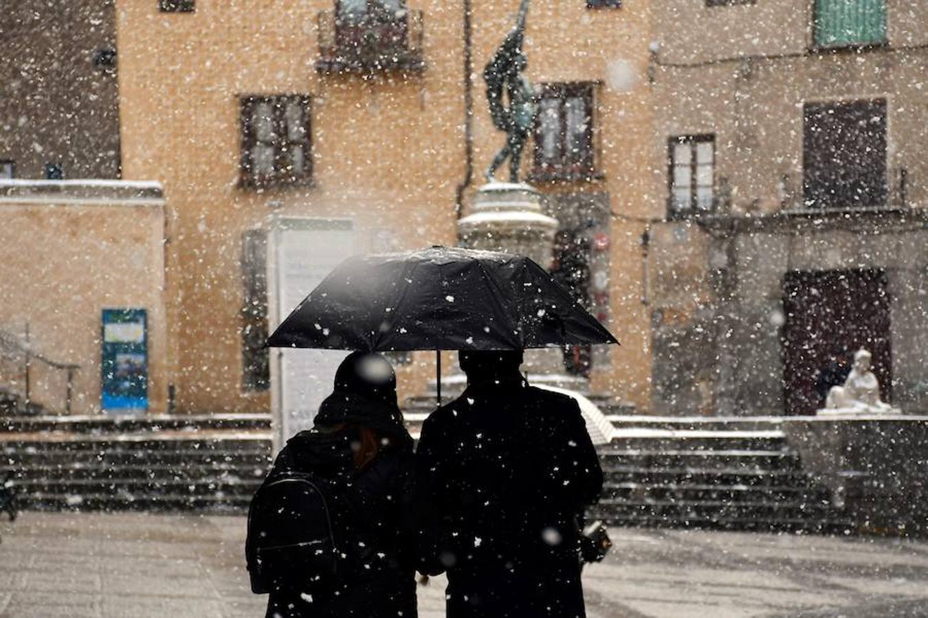 Segovia también ha amanecido con nieve. 