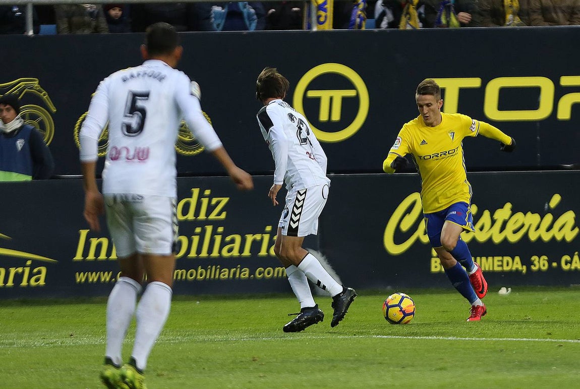 Fotos: El Cádiz se impone al Albacete en Carranza