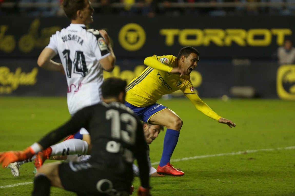 Fotos: El Cádiz se impone al Albacete en Carranza