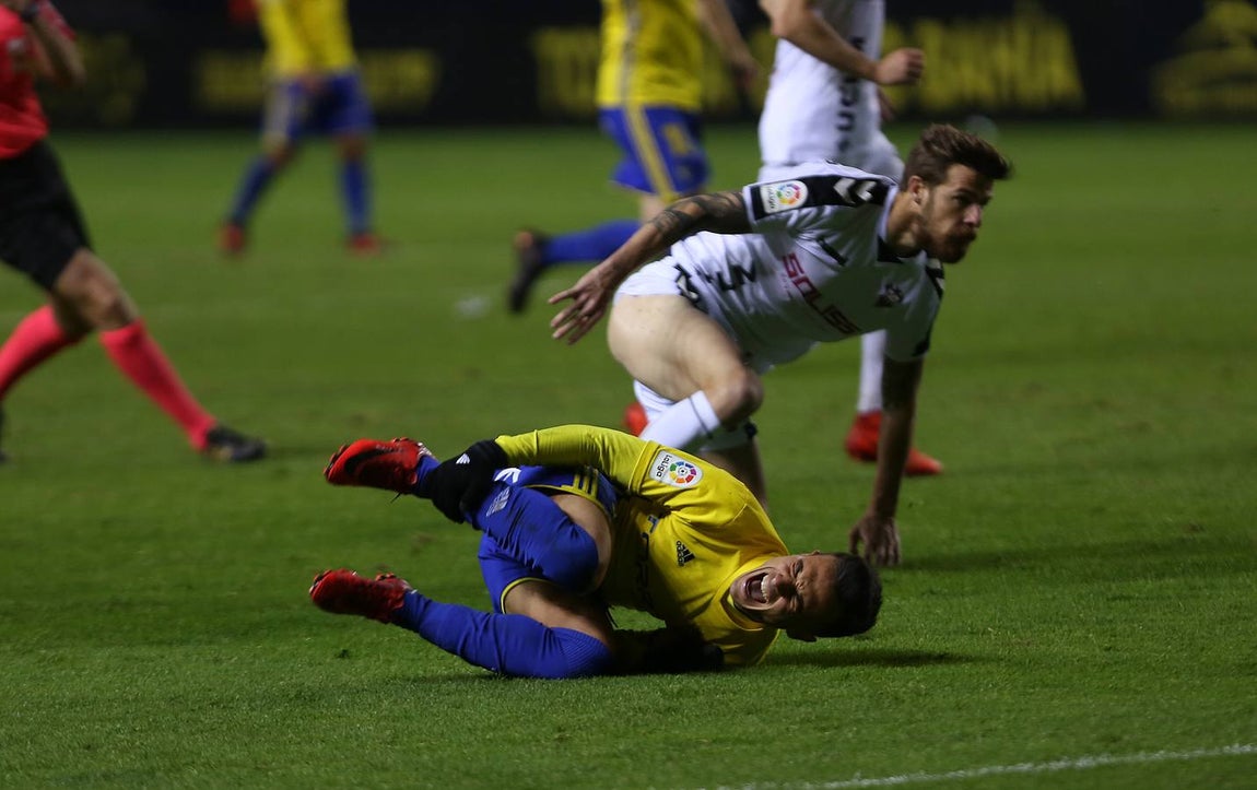 Fotos: El Cádiz se impone al Albacete en Carranza