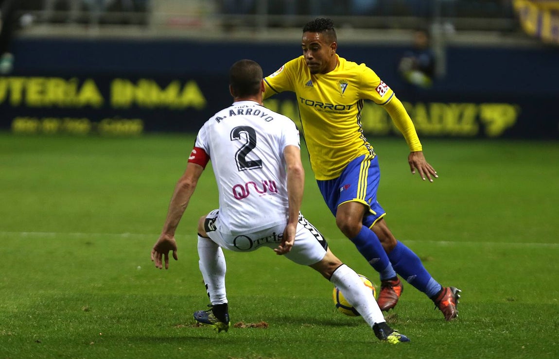 Fotos: El Cádiz se impone al Albacete en Carranza