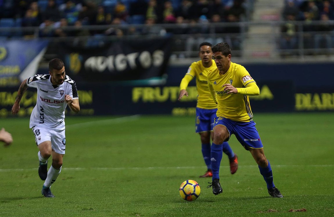 Fotos: El Cádiz se impone al Albacete en Carranza