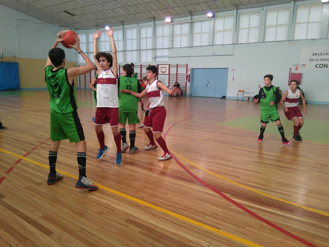 Las mejores imágenes del partido entre El Prado y Sagrados Corazones &quot;A&quot;