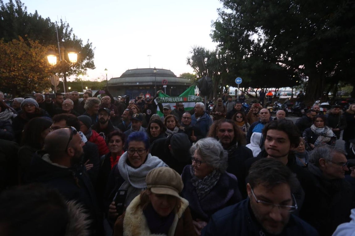 Fotos: Cambio de nombre de Avenida Ramon de Carranza a 4 de diciembre de 1977