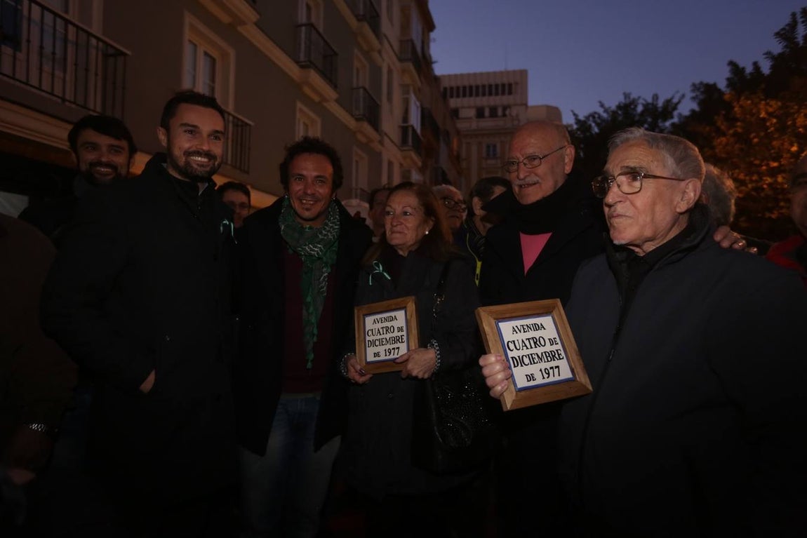 Fotos: Cambio de nombre de Avenida Ramon de Carranza a 4 de diciembre de 1977