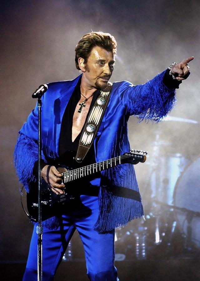 Johnny Hallyday, mientras actúa en el festival de Baalbeck (Líbano), el 2 de agosto de 2003. 