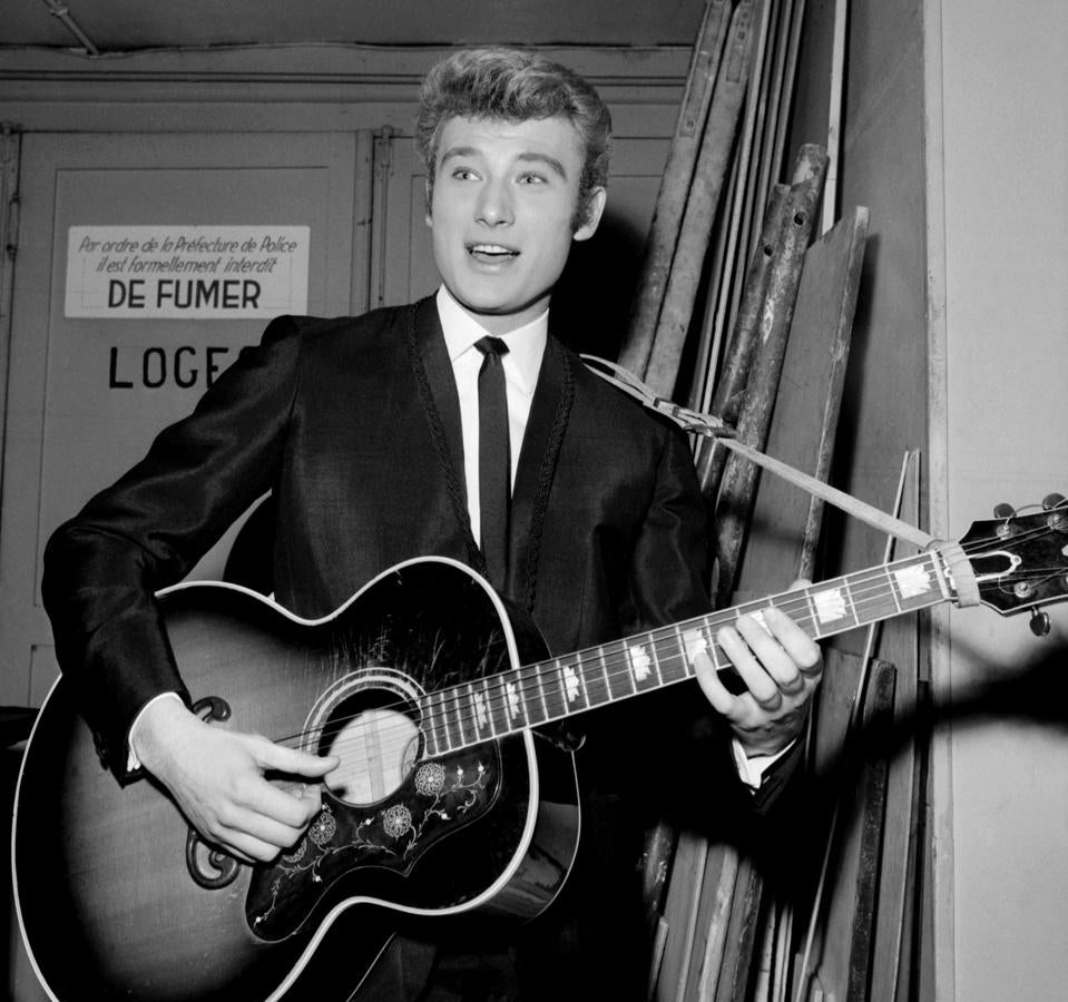Johnny Hallyday, antes de comerzar un concierto en el Olympia de París, el 6 de febrero de 1964. 