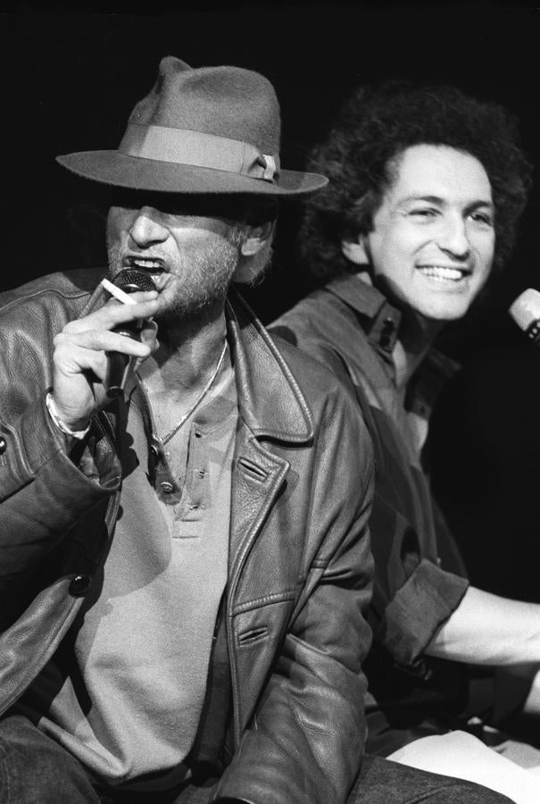 Hallyday, en un concierto en París, en 1986, junto a Michel Berger. 