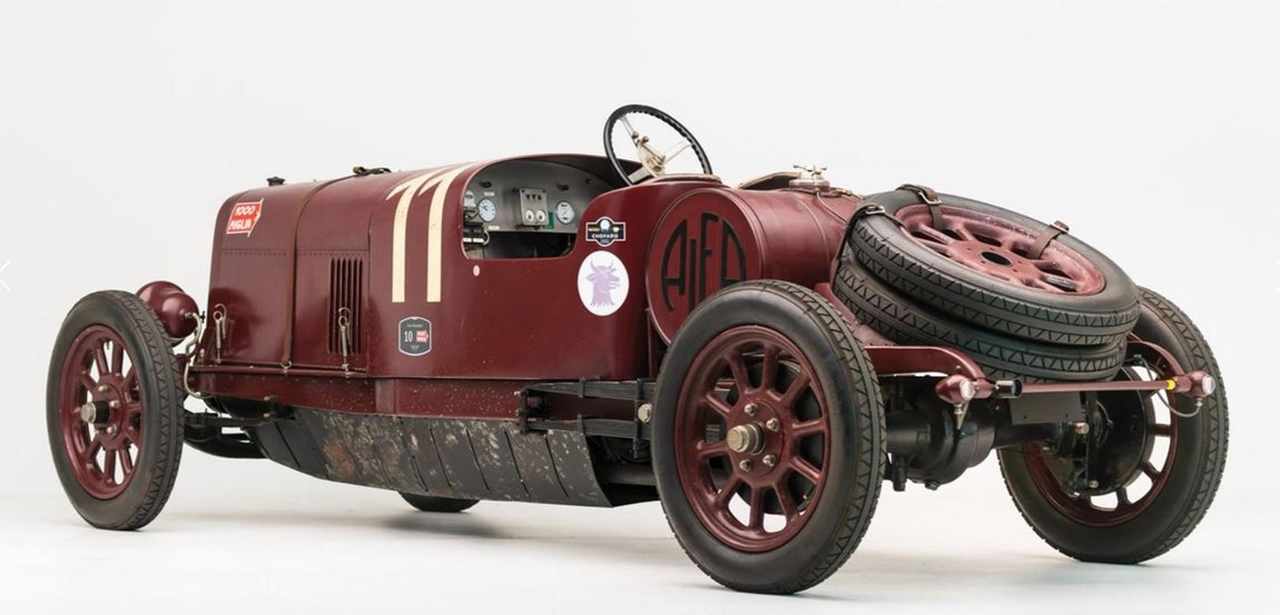 Alfa Romeo G1. Esta serie fue pensada para el lujo, competía con los modelos de vanguardia de la época: Rolls-Royce, Hispano Suiza y otros fabricantes de lujo. El motor fue una auténtica revolución en la época, llegaba a 138 km/ hora en 1951, un auténtico desafío en la década de 1920