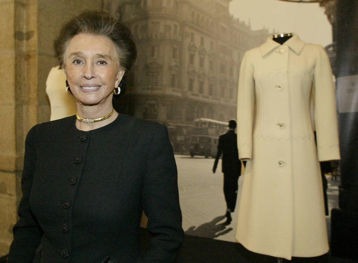 En una exposición de Pertegaz, con un abrigo que ella cedió. 