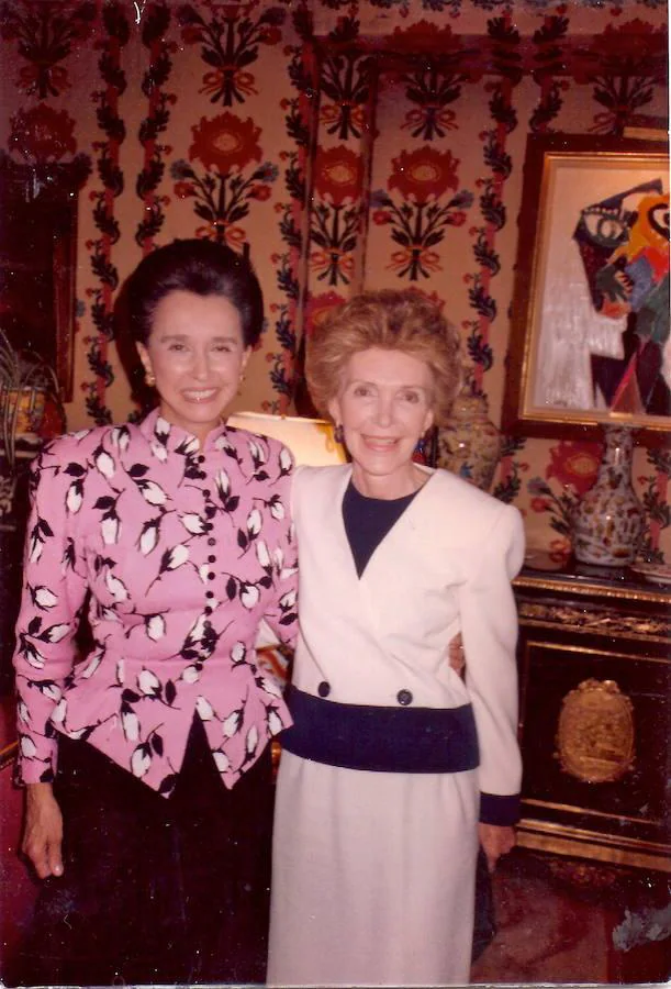 Otra instantánea de la condesa y la ex primera dama de EE.UU. en 1982. 