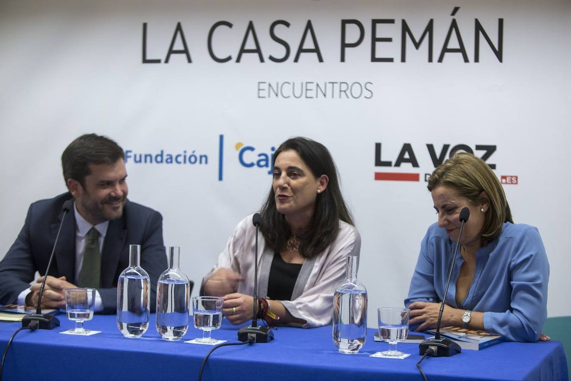 Fotos: Yolanda Vallejo presenta ‘Cómo hemos cambiado’ en la Casa Pemán
