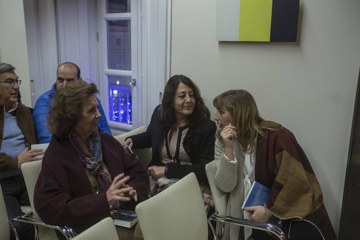 Fotos: Yolanda Vallejo presenta ‘Cómo hemos cambiado’ en la Casa Pemán