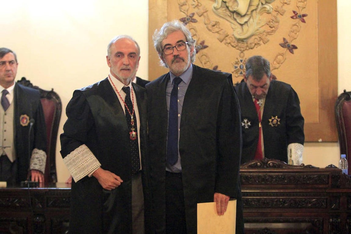 Los nuevos letrados toman juramento en la Audiencia