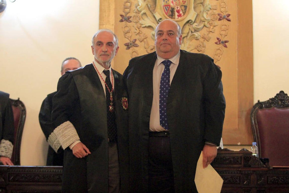 Los nuevos letrados toman juramento en la Audiencia