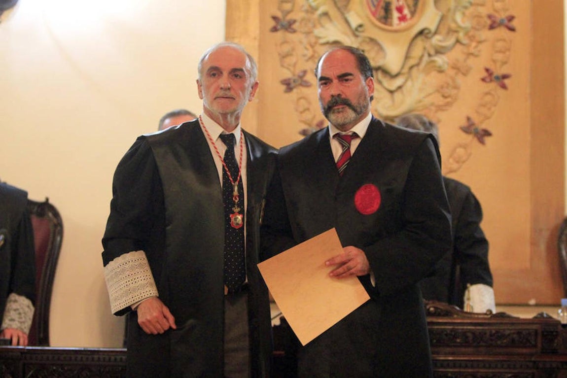 Los nuevos letrados toman juramento en la Audiencia