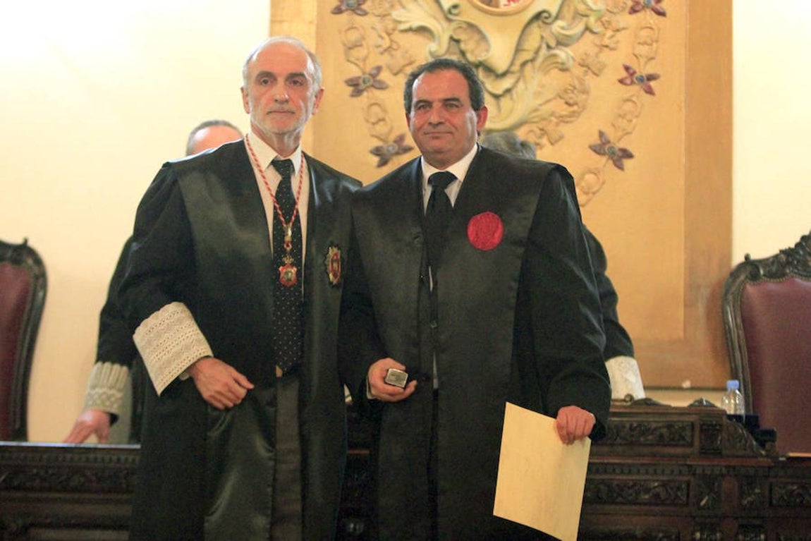 Los nuevos letrados toman juramento en la Audiencia