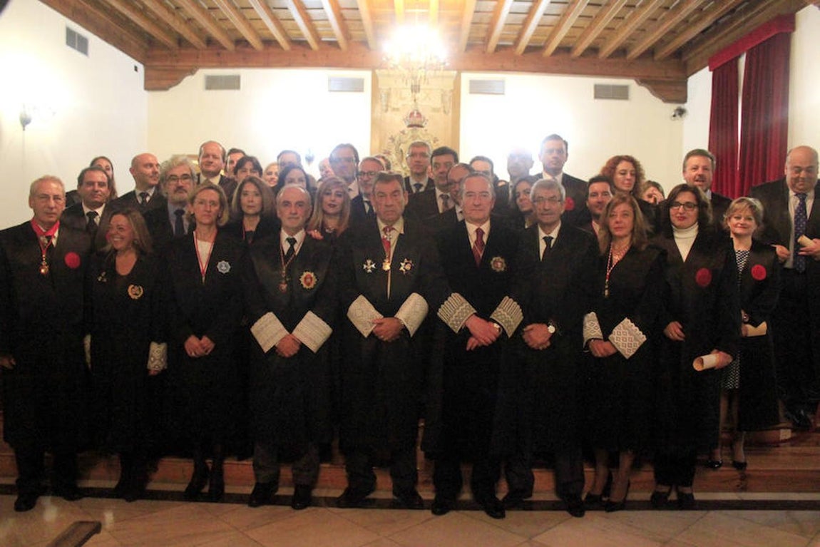 Los nuevos letrados toman juramento en la Audiencia