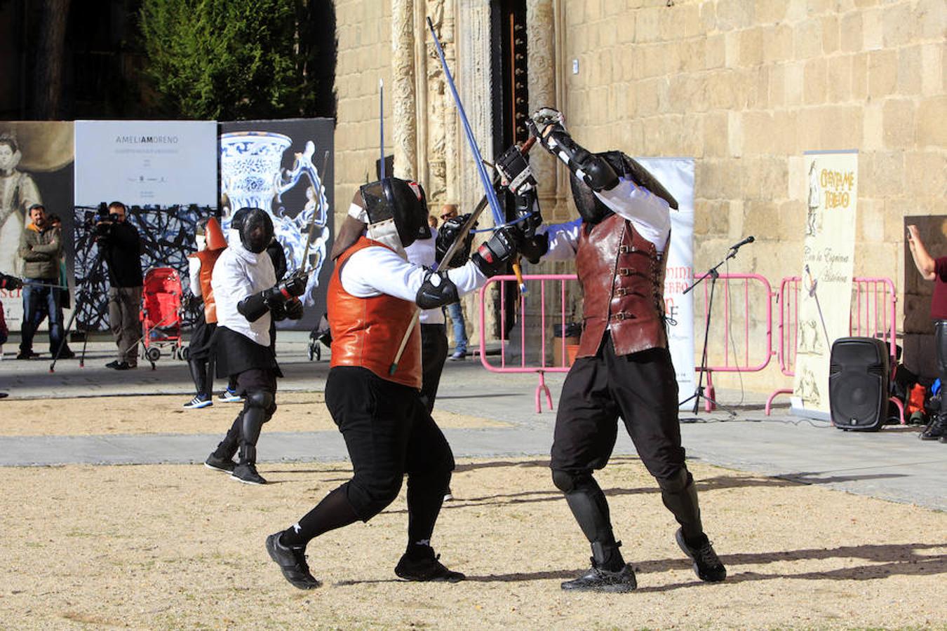 Duelo de espadas a las puertas de un museo en Toledo