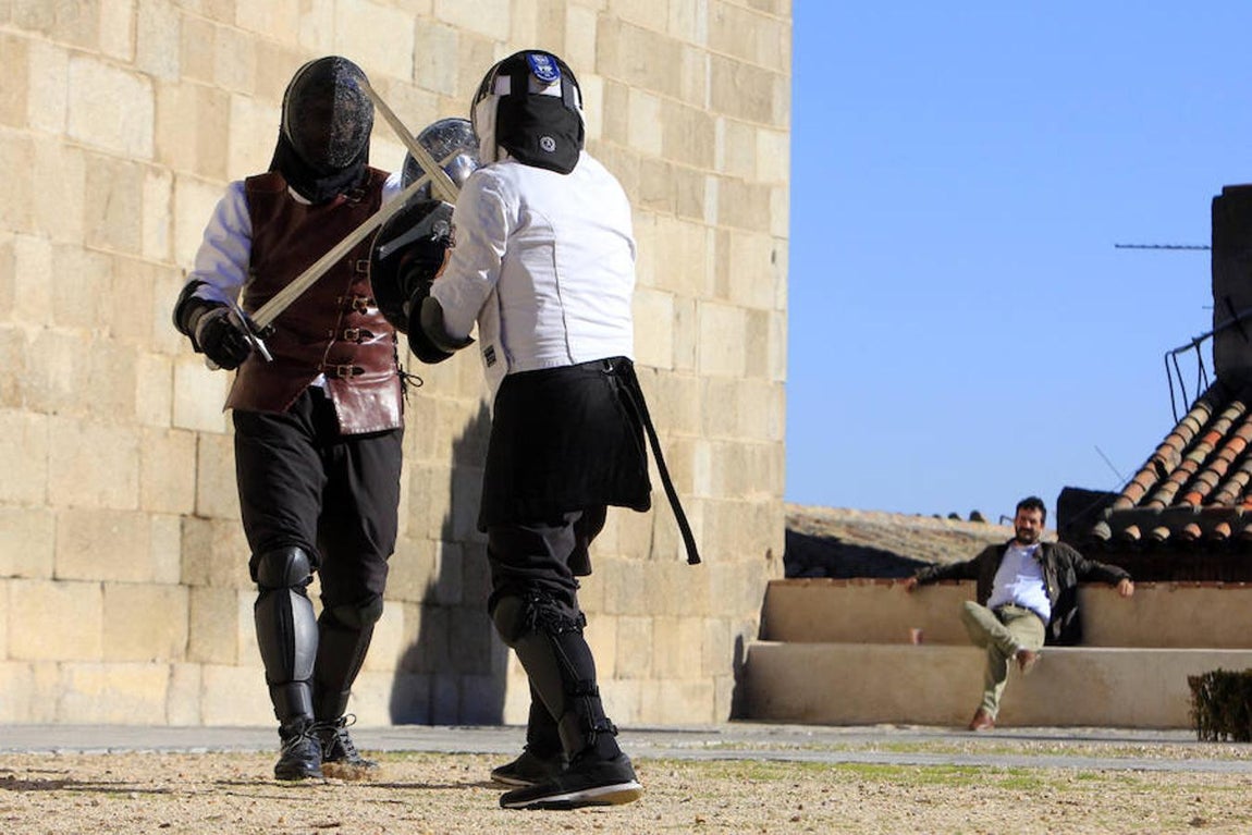 Duelo de espadas a las puertas de un museo en Toledo