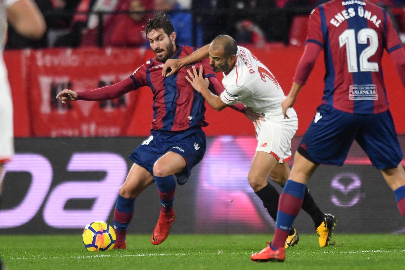 Todas las imágenes del Sevilla-Levante