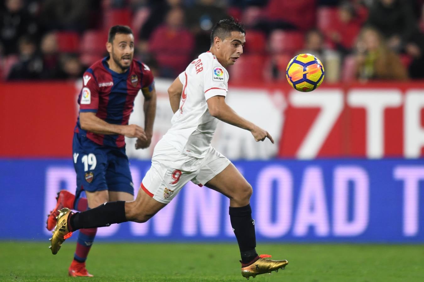 Todas las imágenes del Sevilla-Levante