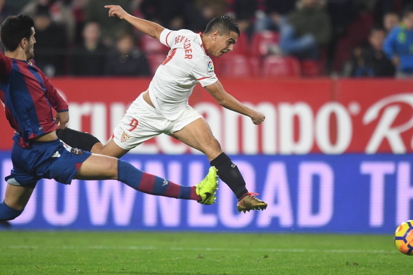 Todas las imágenes del Sevilla-Levante