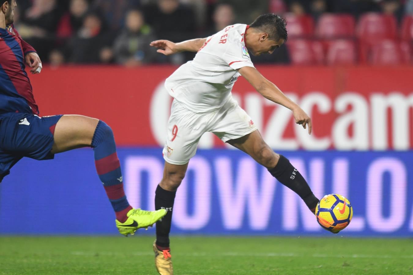 Todas las imágenes del Sevilla-Levante