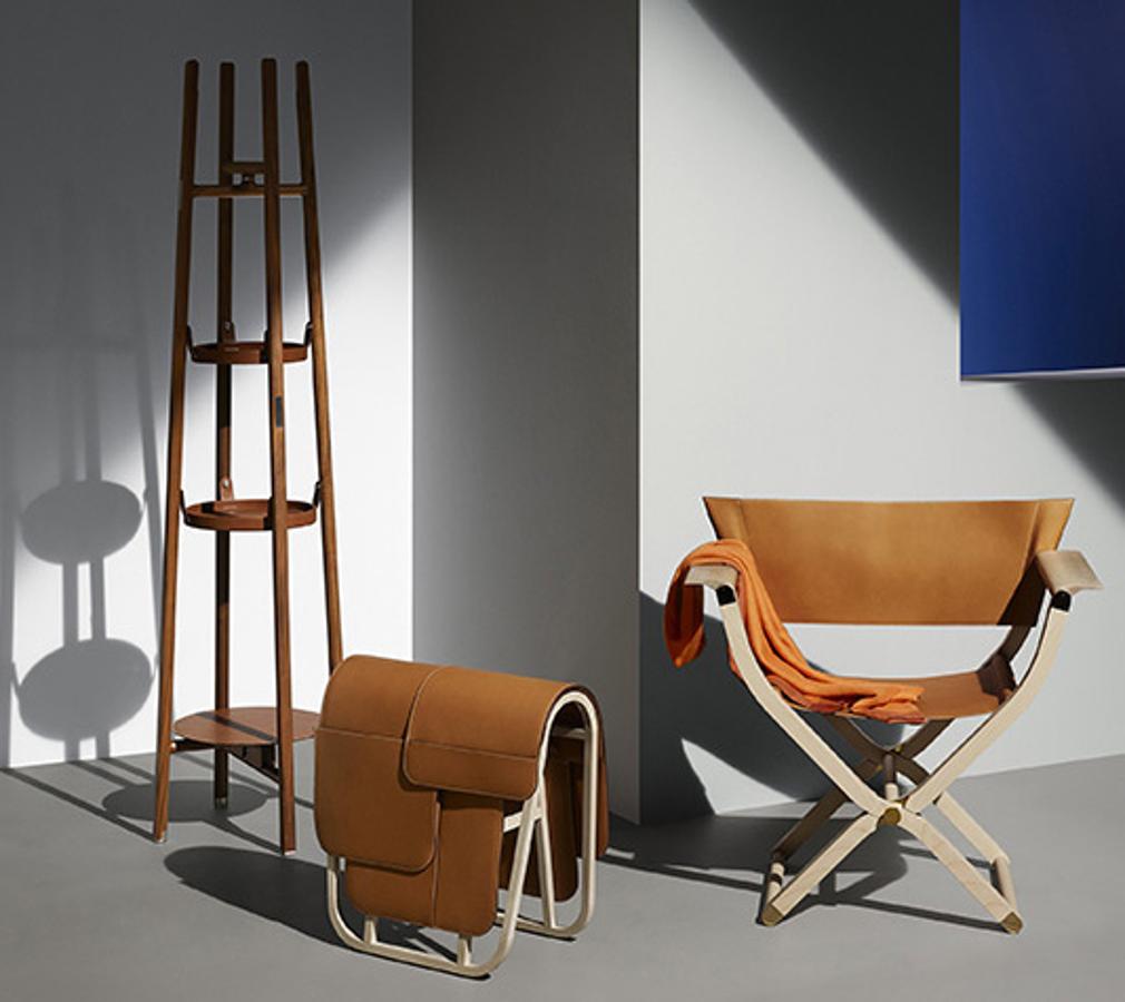 Hermès. La estrella de la firma francesa es este sillón plegable, tanto en su posición original como abierto decora. Está hecho en madera de arce y piel de becerro y se puede adquirir en color ébène y en negro. Cuesta 10.700 euros