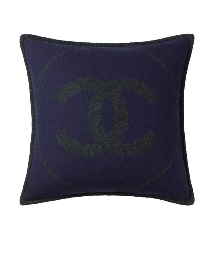 Chanel. Forma parte de la selección de artículos que lanza la firma parisina este invierno. Se trata de 5 artículos que nada tienen que ver con la moda pero que visten igual de bien. Su precio: 495 euros