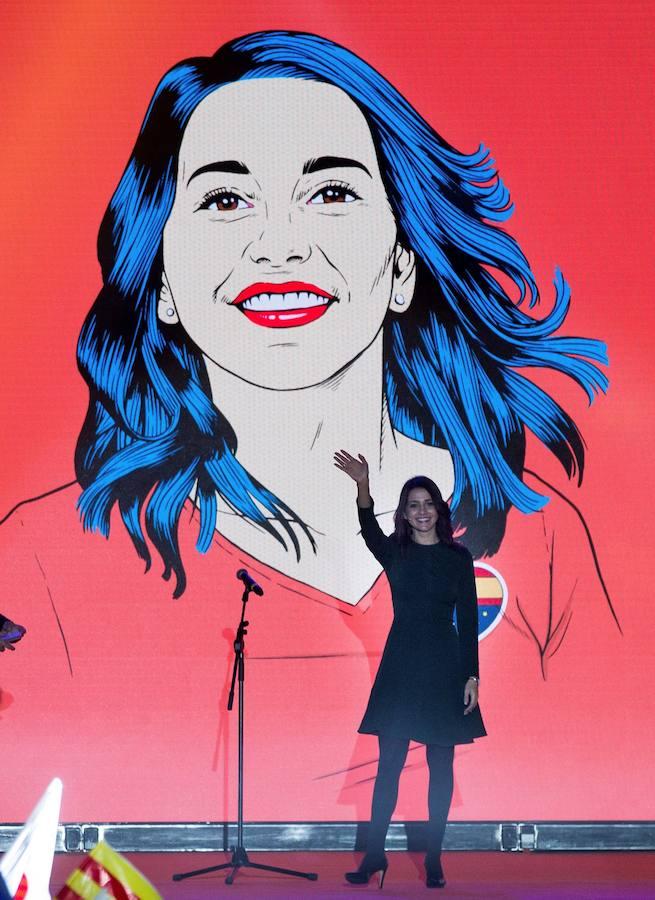 La candidata a la presidencia de la Generalitat por Ciudadanos, Inés Arrimadas, durante el mitin central de campaña de su partido. 