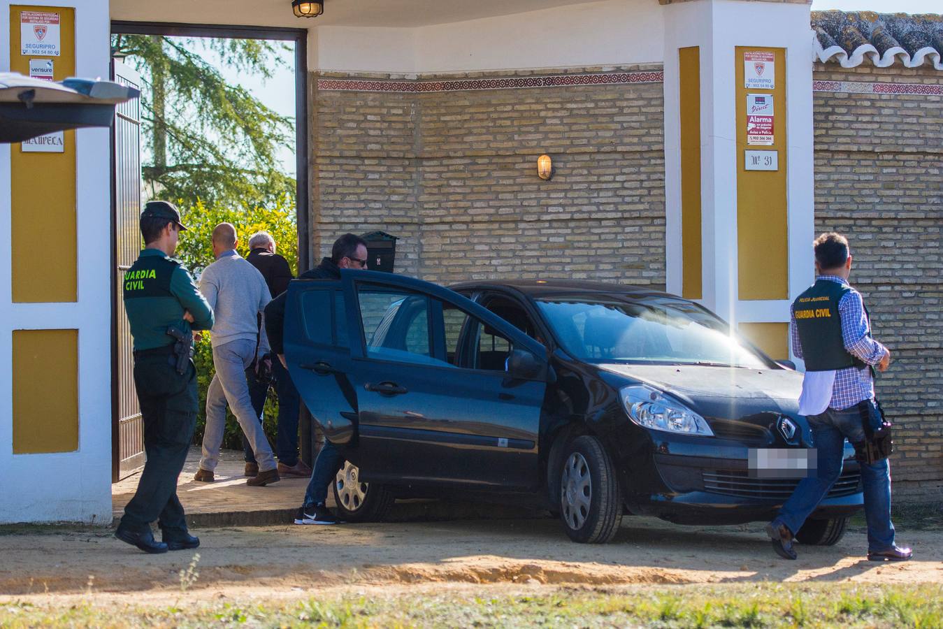 Imágenes de la actuación de la Guardia Civil tras el intento de robo de un chalé