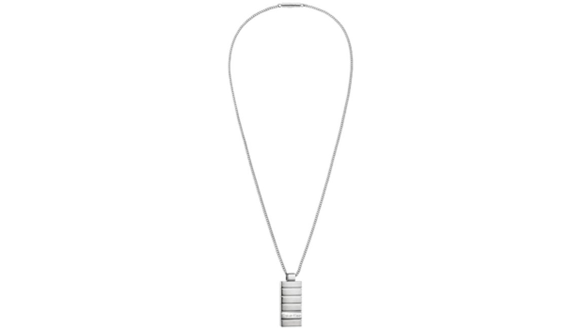 Calvin Klein. Colgante de la colección Plate en acero inoxidable. (Precio: 89 euros)