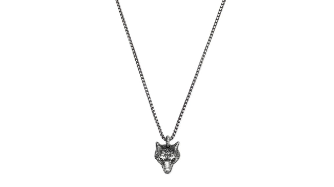 Gucci. Collar de Plata con Cabeza de Lobo. (Precio: 390 euros)